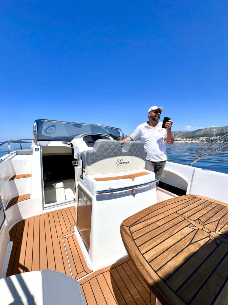 boat-dubrovnik-saver-deck-and-cheers-012
